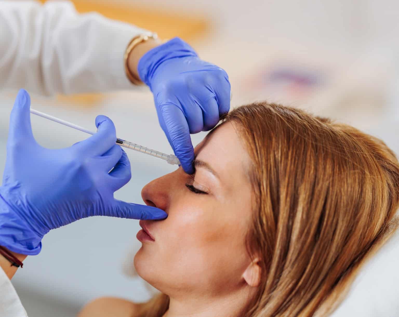 Rhinoplastie médicale : à quoi s’attendre pendant et après la séance ?